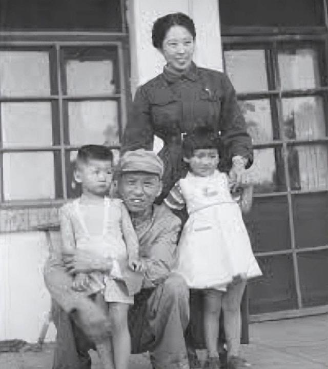 1977年高考恢复，刘少奇之子给邓小平写信：小平叔叔，我想考大学