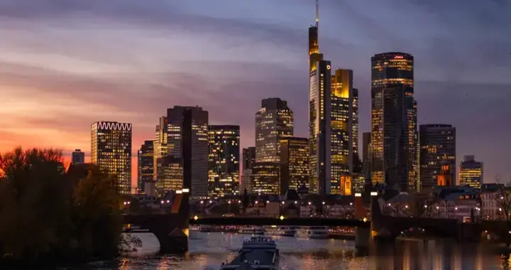 "我相信在未来两年，德国的增长甚至能超过美国。"