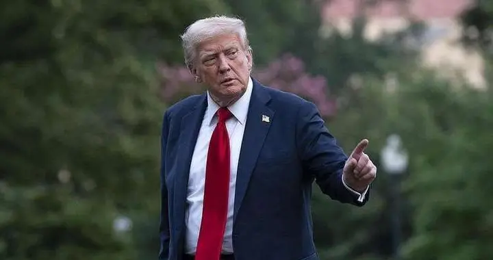 特朗普暴跳如雷，他猛然发现：美国最大的王牌，对中国已不起作用