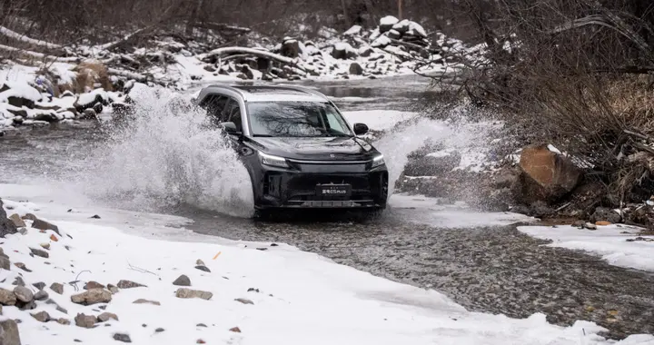 11.98万起 第三代蓝电E5 PLUS上市 超长续航全时四驱畅行山河