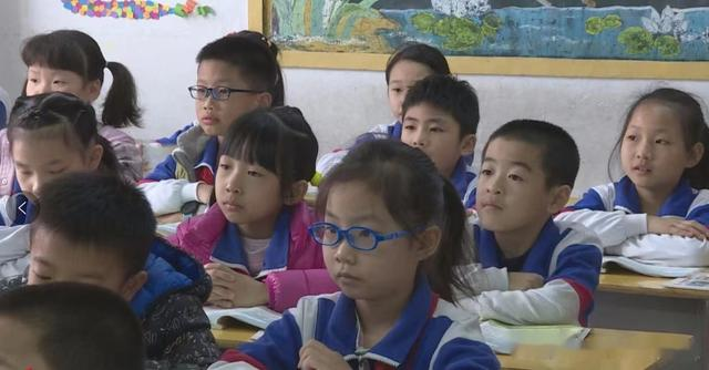 小学班主任:一个班近视了一半学生，多半是这4个坏习惯惹的祸