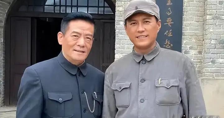 演了一辈子坏蛋的他，57岁才娶到老婆，把圈外妻子藏得密不透风