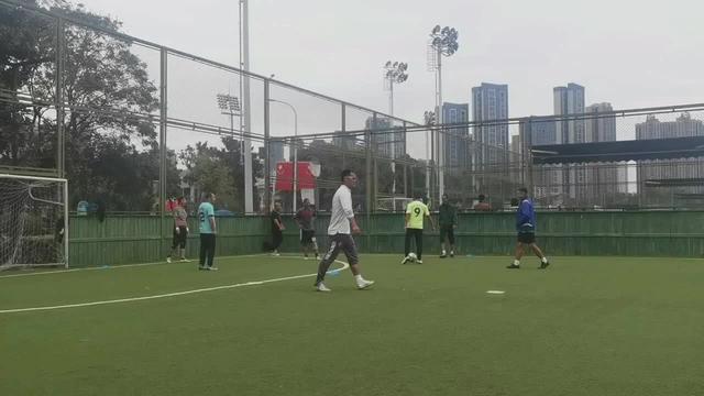 全场被压制，防守获得机会，逆转很兴奋