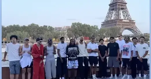 全员集结！森林狼众将打卡埃菲尔铁塔：华子三球带队在法国特训