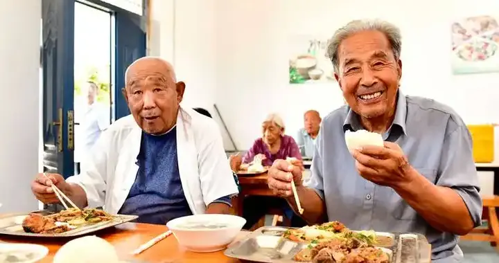 寿命长短，看吃饭就知道！长寿的人，大多守住3个吃饭好习惯