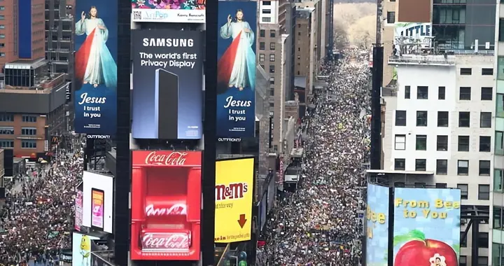 美伊战事升级，全美爆发“反王”抗议，900万人齐声反对特朗普