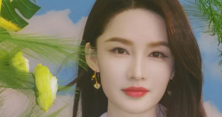 明星李沁花开富贵造型：女神与鲜花相约！