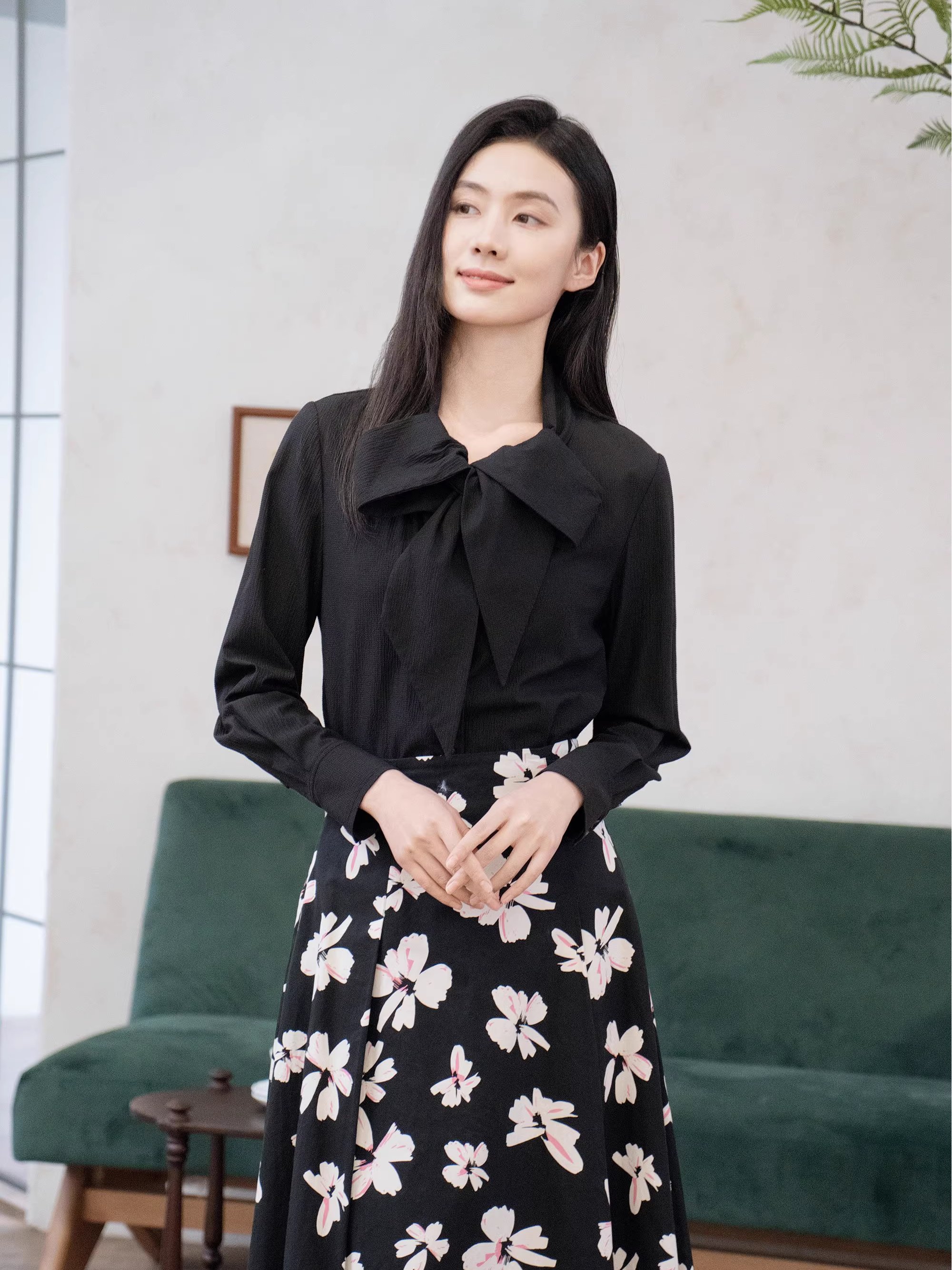 衣香丽影黑色领结衬衫女士2025年春装