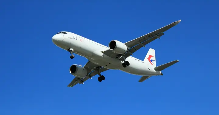 跑路成功！中国留学生扯下美国底裤，美媒破大防，变相承认斩杀线