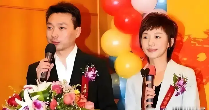 表面光鲜背后心酸，55岁康辉至今没在北京买房，和妻子丁克一生