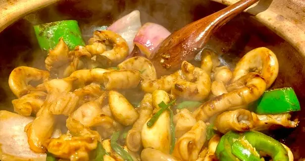 啫啫有声：从广州大排档到百亿赛道，一口瓦煲的四十年烟火传奇