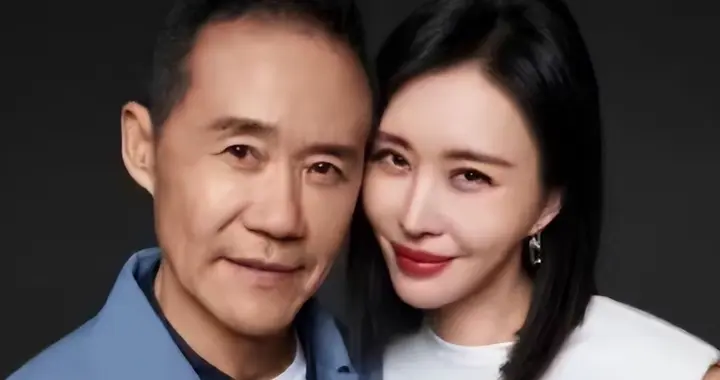 王石田朴珺婚变风波升级，女方整容前旧照被扒，曾为王石跪式服务