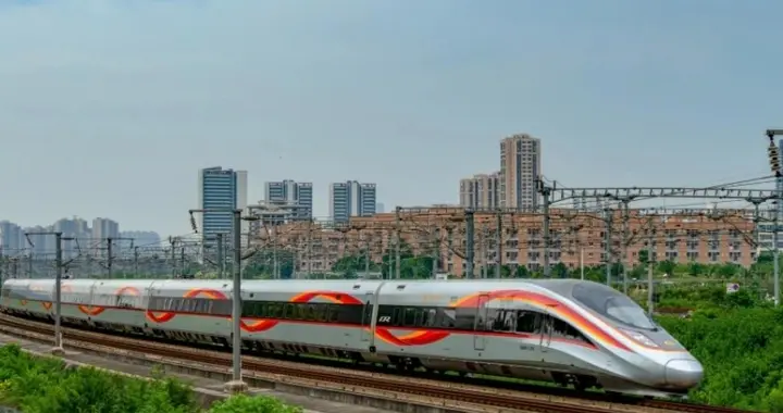 生不如死，你会体验这3趟耗时超过15个小时的高铁吗