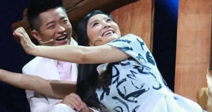 落魄凤凰不如鸡？风波5个月后再看曾毅玲花，韩红的评价一针见血