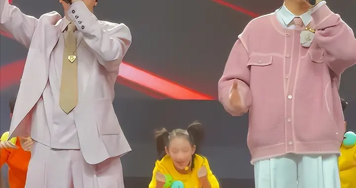 跨年晚会：沈佳润跑调，赵本山儿子模仿老爸，筷子兄弟闹笑话