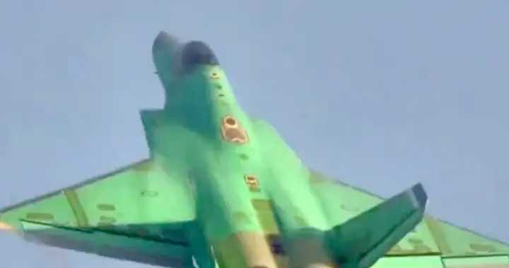 新年王炸！绿皮歼-35双机齐飞，涡扇-19就位，福建舰舰载机亮了