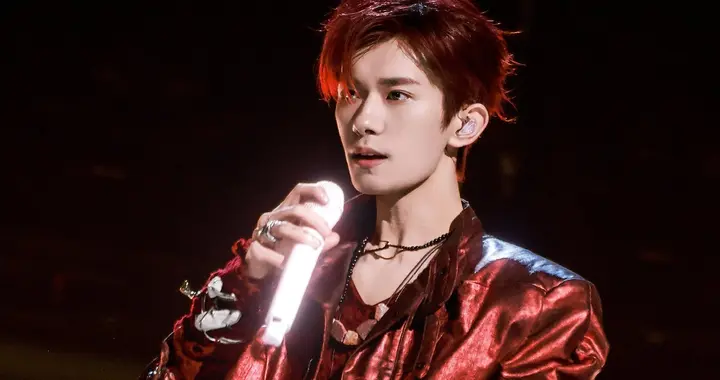 易烊千玺演唱会上自爆身体状态不好，让粉丝心疼！