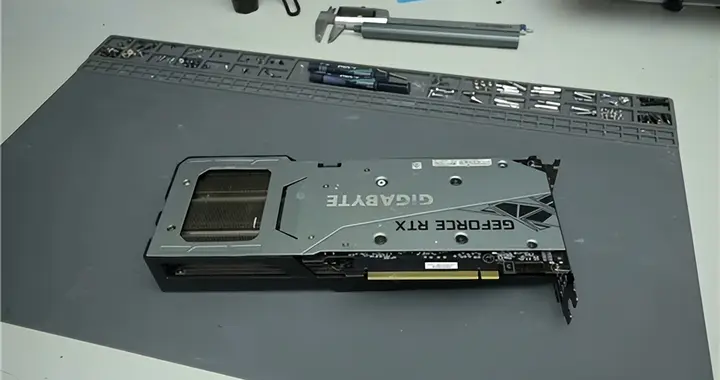 RTX 4090跑AI白嫖2.5GB显存：只需显示器改插核显接口