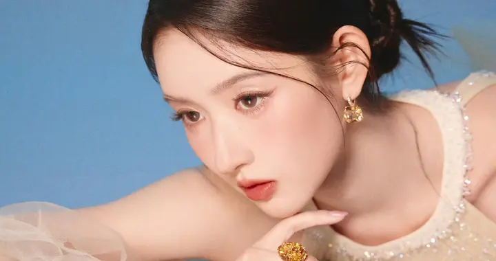 王玉雯挂颈公主裙，公主驾到