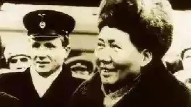 云瀚四海：这张照片记录了毛泽东主席于19