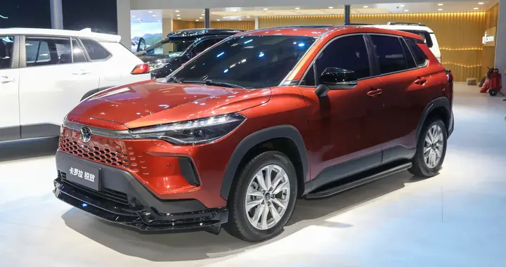 丰田也掀桌子了？26款卡罗拉锐放双擎豪华版，越用越香！