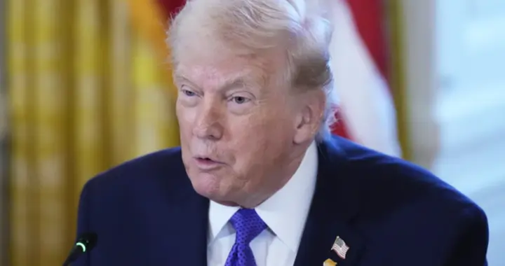 听到有人问他“抓不抓普京”，特朗普当场深吸了一口气