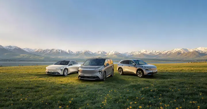 三车同台亮相，别克新能源战略再提速