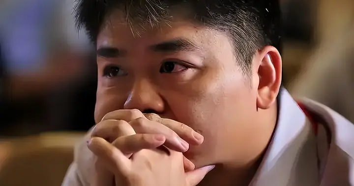 刘强东亿万身价背后，妹妹是一生的痛，长相靓还能干，却没享到福