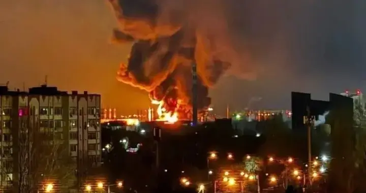 密集命中目标！乌克兰无人机奔袭1000公里，打击俄石油出口港口