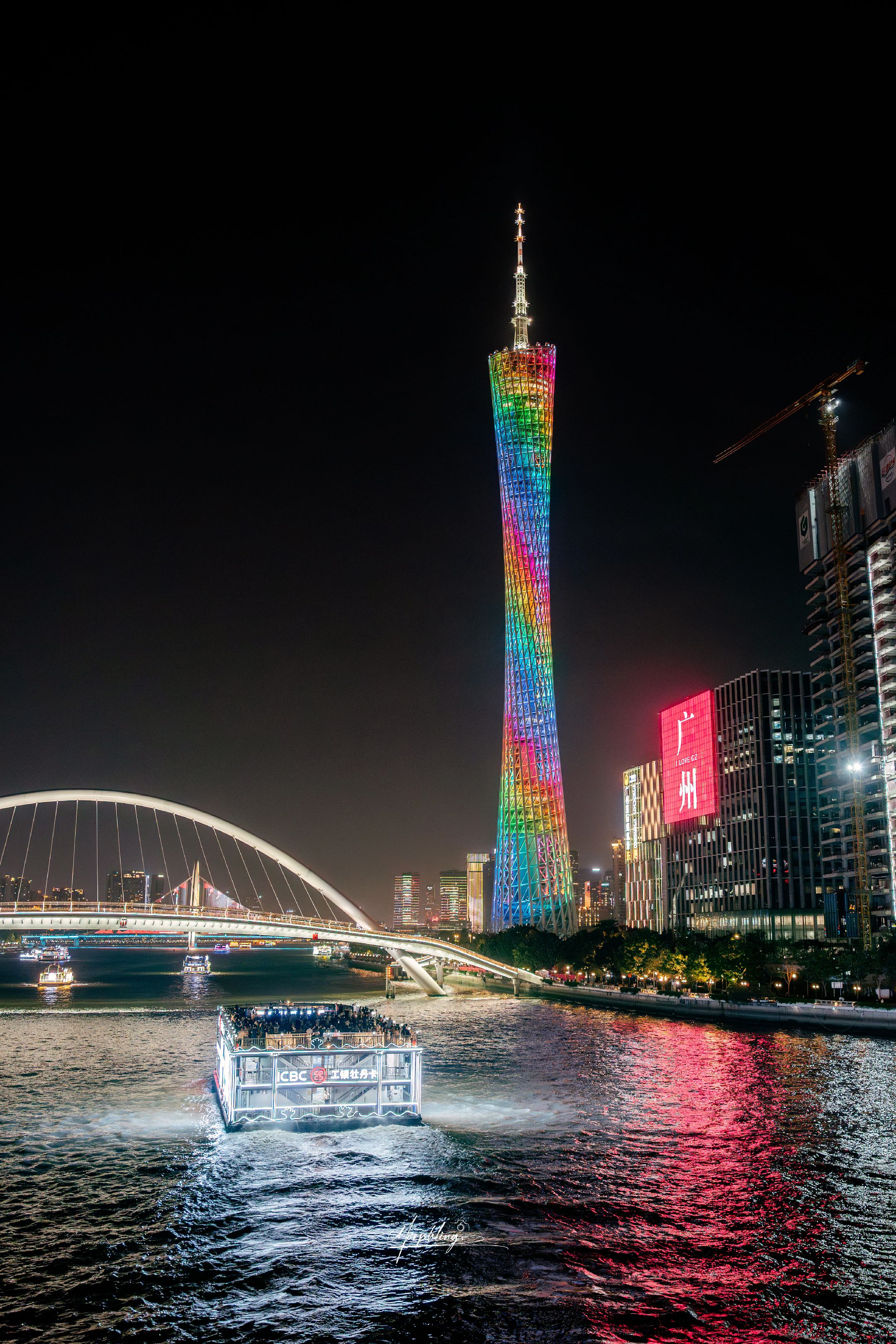 来都来了，肯定要拍两张广州塔啦