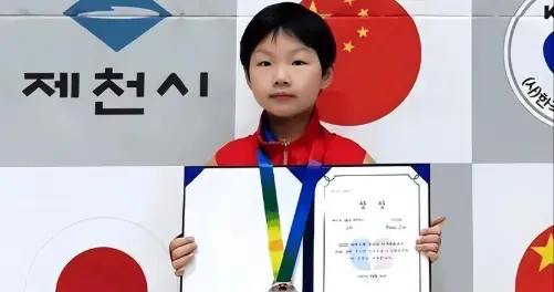 原来她就是蒯曼的妹妹，3岁打球，现在已经是国少队员