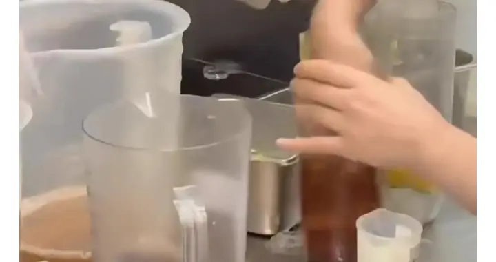 别让“玩梗”，玩掉了你奶茶杯里的安全感