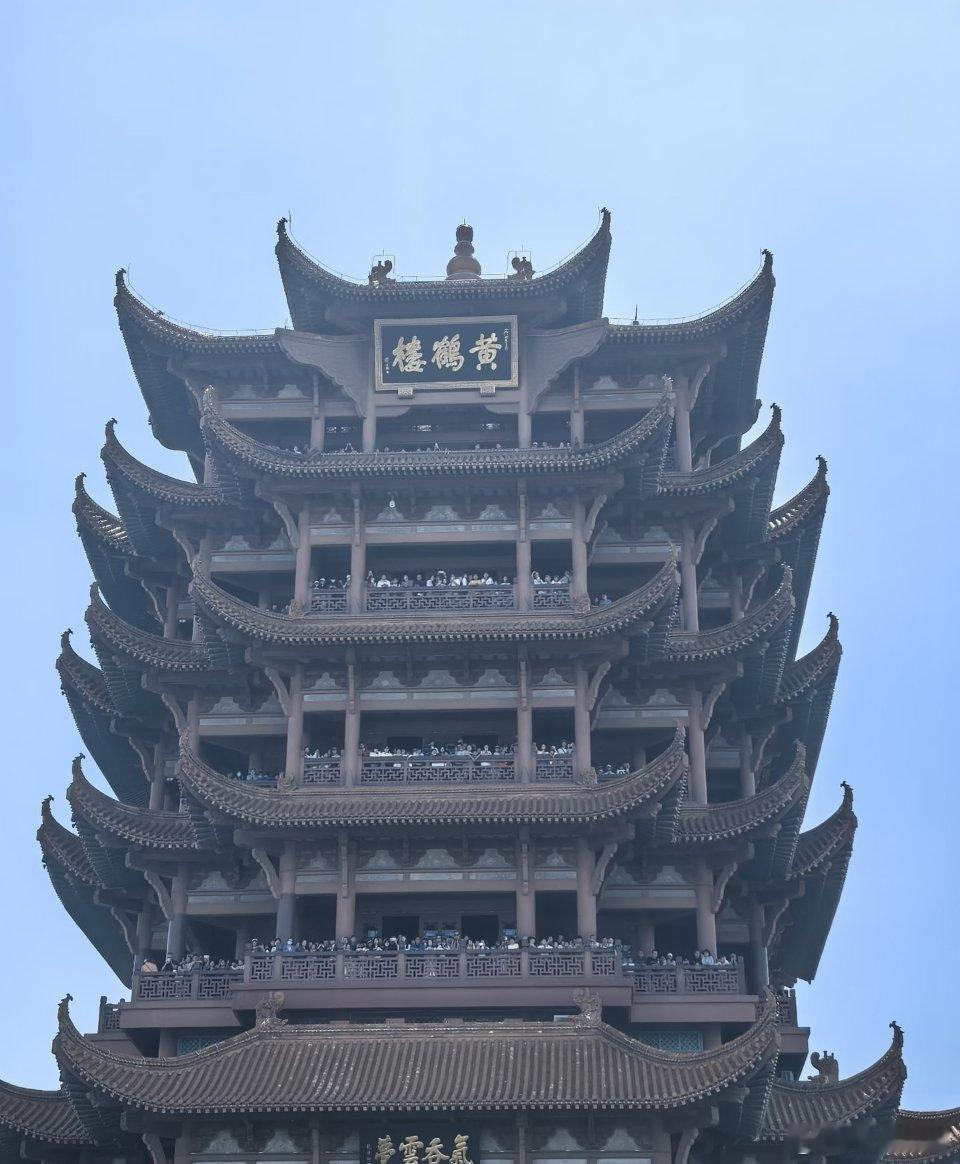 你想想，千里迢迢跑到黄鹤楼，如果只是仰头看看拍个照，十分钟可能就走了。...