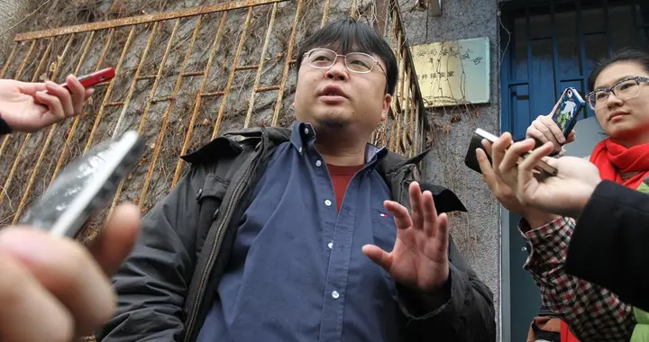 西贝事件余震未了，贾老板面临倾家荡产，老罗曾远走日本暂避风头