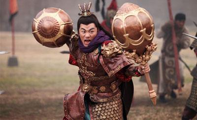 假如李元霸拿着大锤穿越到三国演义里面，凭借他的战力能活几集？