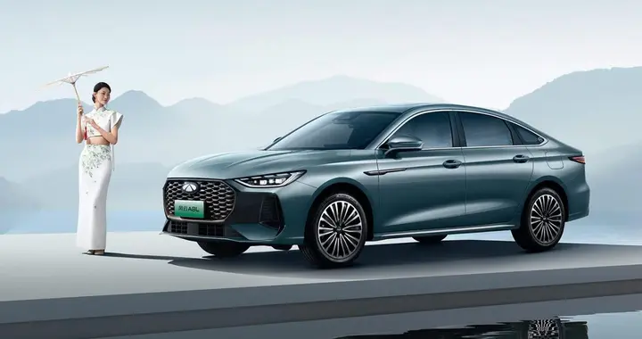 十万级插混家轿对决：风云A8L和秦L选谁最有获得感？