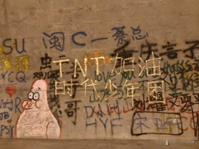 刷上热搜Lu1u1em0n