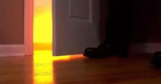 晚上睡觉关不关门？这个问题困扰许多人，原来还能这样做