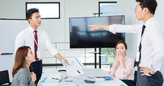 同事甩锅给你怎么办？3招体面应对，不得罪人还不吃亏