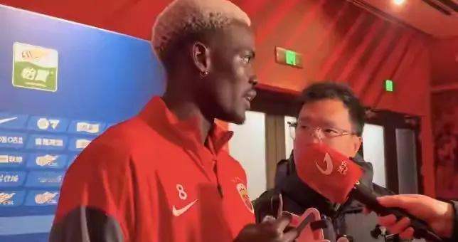 生涯首球献给球迷！让-克劳德破门后暖心发声，海港大胜添新亮点