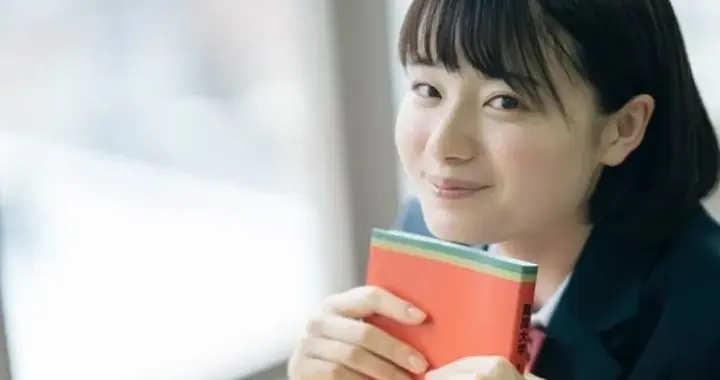 那年，住在我家的18岁高中女生