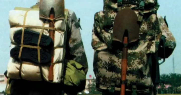 俄乌战争后再次重返部队，无所不能的战场神器-65式步兵锹