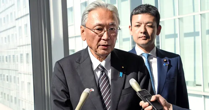 跳梁小丑又出来蹦跶，这次还把高市早苗摆上台，当众曝光她黑历史