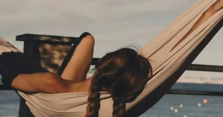 女人的钱是给男人看的，不是给男人花的