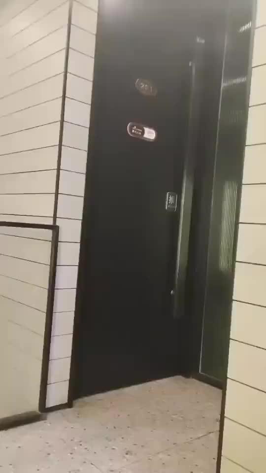 关晓彤不再回避，微博回应“恋爱7年不结婚”？鹿晗的评论区炸锅