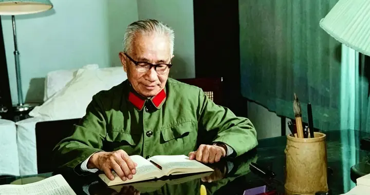 粟裕“让帅”的谣言为何屡禁不止？答：多重因素作用，李银桥助澜