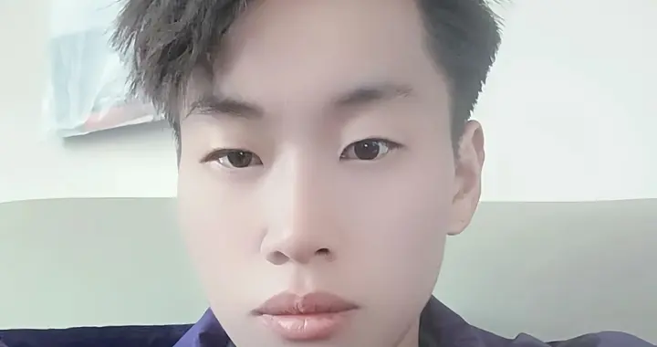 云南网红朗学平去世，年仅34岁，吃百家饭长大，走时身边空无一人