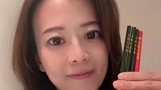 不得不评：国民党发言人江怡臻，10日在脸