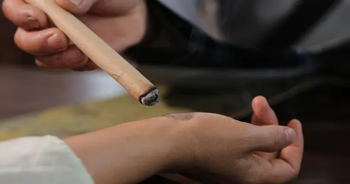 艾灸肝经穴位根治肝癌？警惕谣言，科学抗癌才是正道