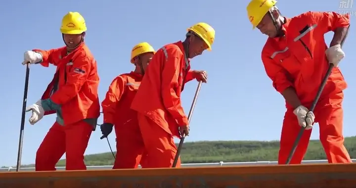 这条跨越秦巴山区的高铁今天取得重大进展